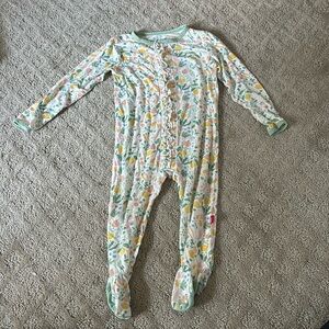 Magnetic me onsie sleeper 6-9 months in vegetable print and ruffle
